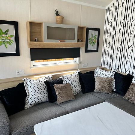The Pods At Haulfryn Caravan Park Whitford المظهر الخارجي الصورة