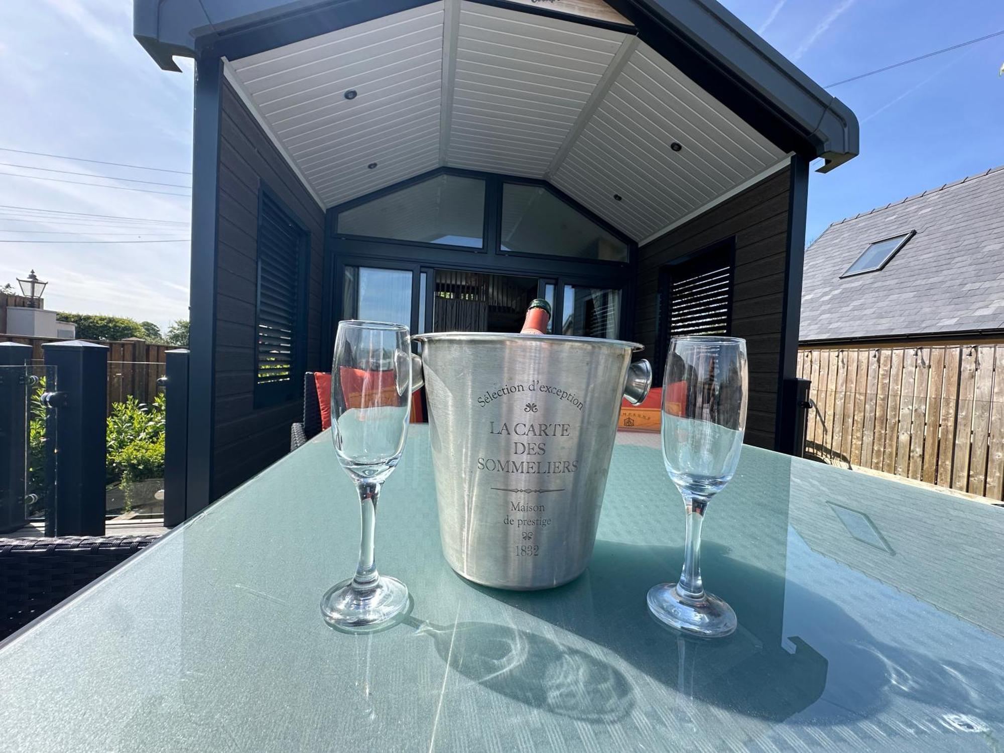 The Pods At Haulfryn Caravan Park Whitford المظهر الخارجي الصورة